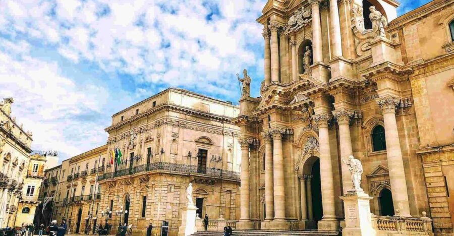 From Sciacca: Syracuse and Ortigia Island Day Trip by Bus