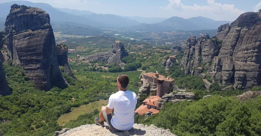 From Thessaloniki: Train Trip to Meteora & Monastery Tour