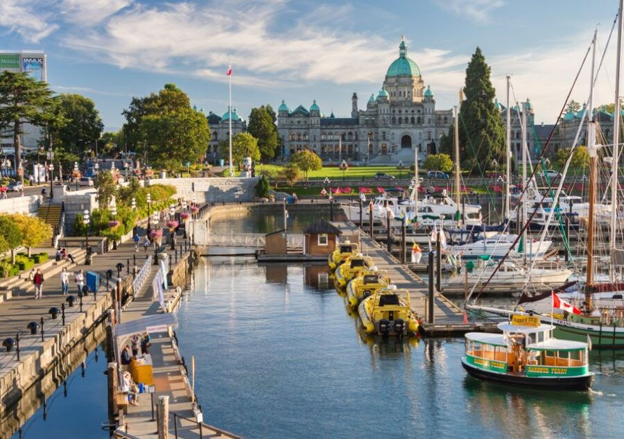 From Vancouver: Full-Day Victoria & Butchart Gardens Tour