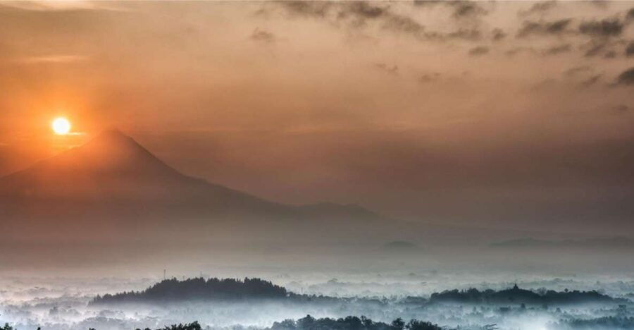 From Yogyakarta: Borobudur Sunrise on Setumbu Hill