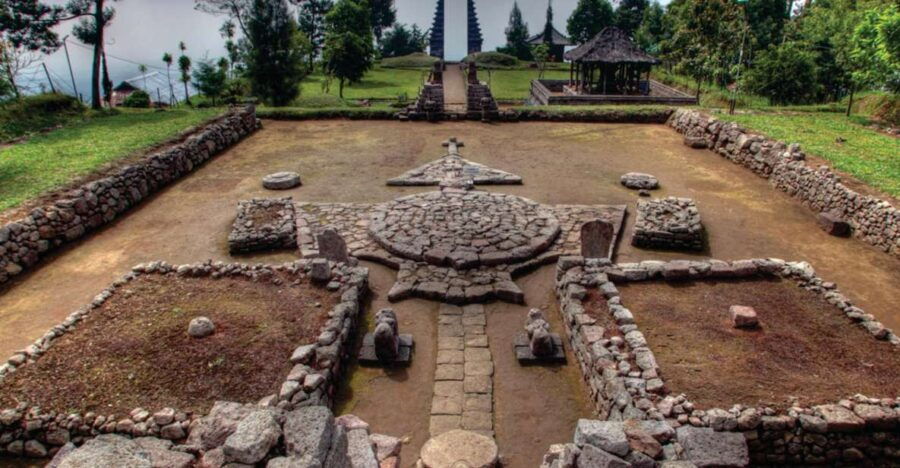 From Yogyakarta: Cetho, Sukuh Erotic Temple and Solo City