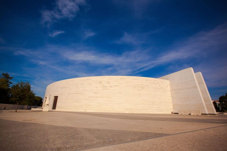 Full Day Private Tour: Fátima, Batalha & Óbidos From Lisbon - Good To Know