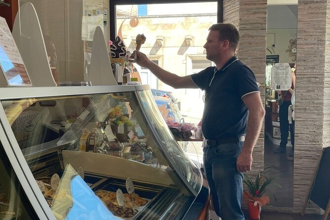 Gastronomic Tour of Alberobello on Foot With Guide and Snack