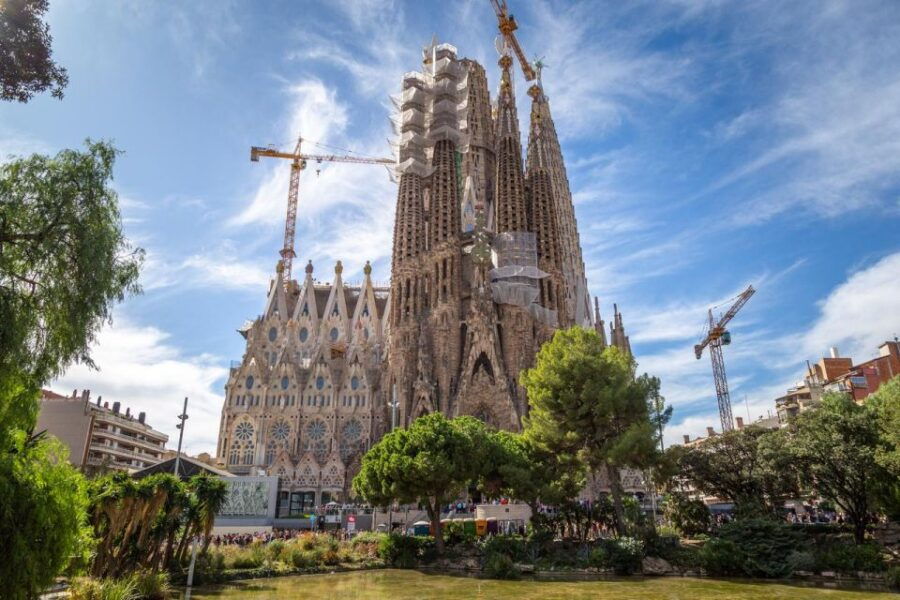 Gaudí Tour: Must-See Monuments & Hidden Gems of Modernism - Good To Know