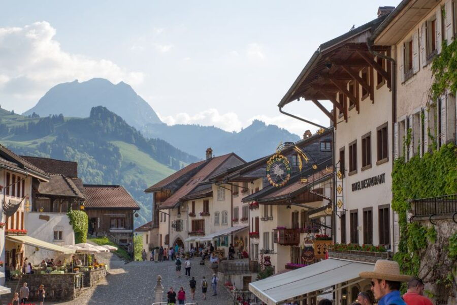 Geneva: Chocolate Tasting & Gruyères Medieval Village Tour