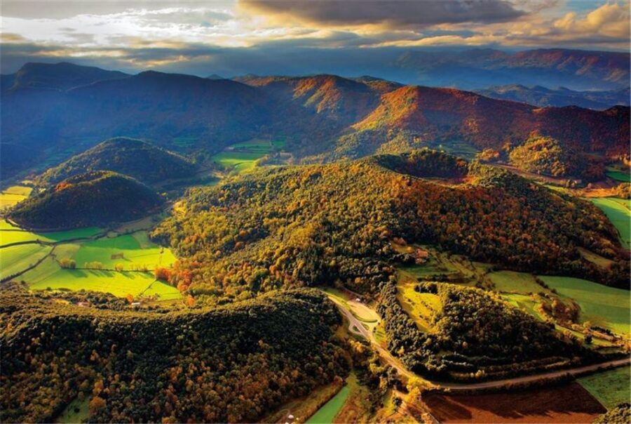 Girona: Volcano Area, Besalú, and Banyoles Lake Tour
