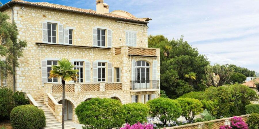 Glass Blowers, Art Galleries and Medieval Villages - Good To Know