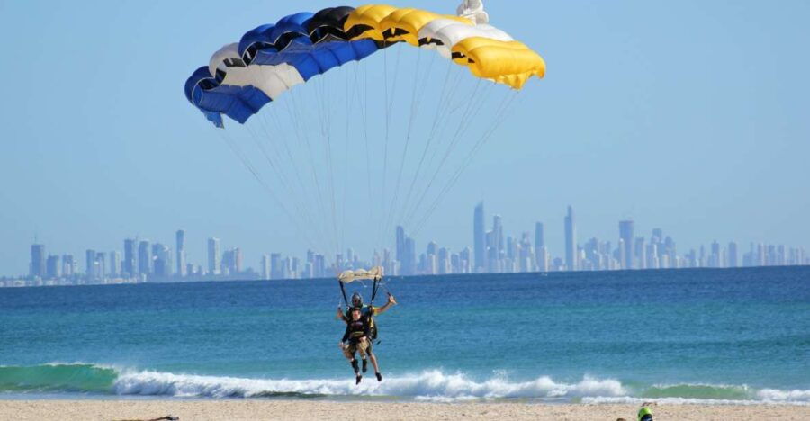 Gold Coast: Tandem Skydiving Experience