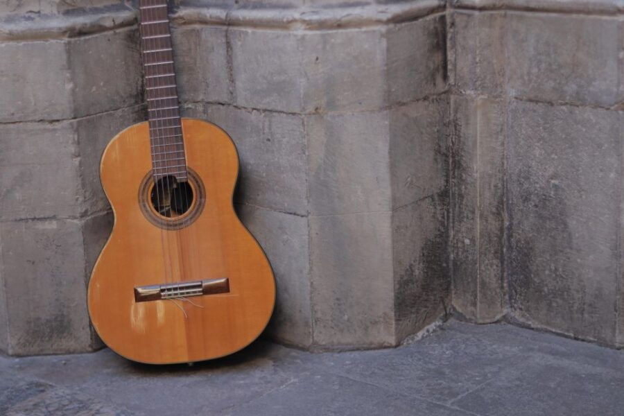 Gothic Quarter Tour With Live Flamenco Guitar - Tour Duration and Guide Availability