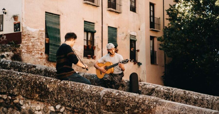 Granada: Albaicín & Sacromonte Walking Tour & Flamenco Show