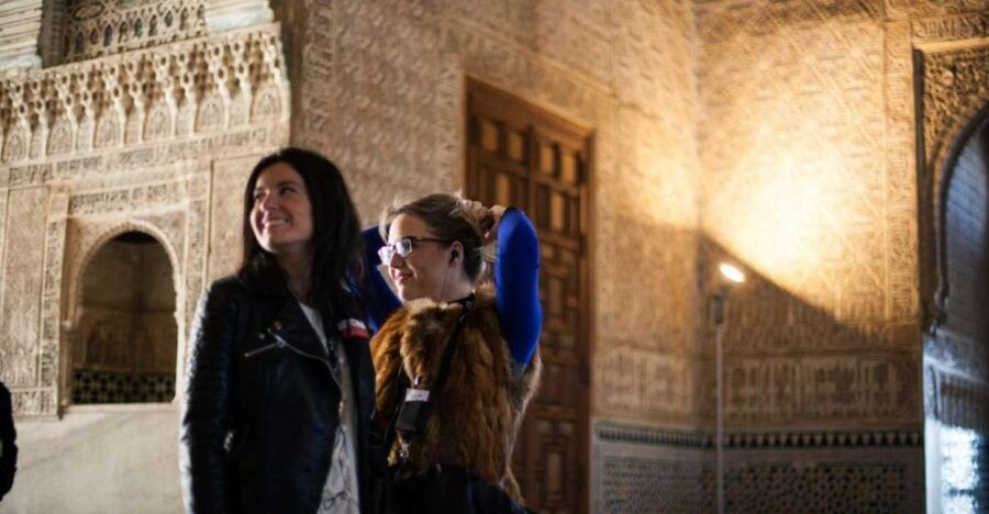 Granada: Alhambra and Nasrid Palaces Private Tour