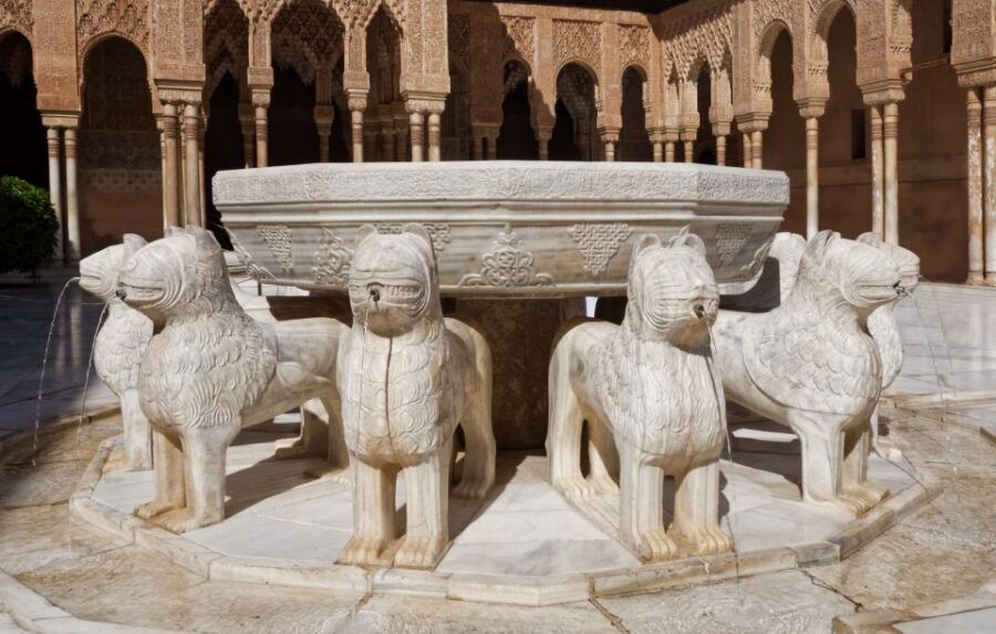 Granada: Alhambra and Nasrid Palaces Private Tour