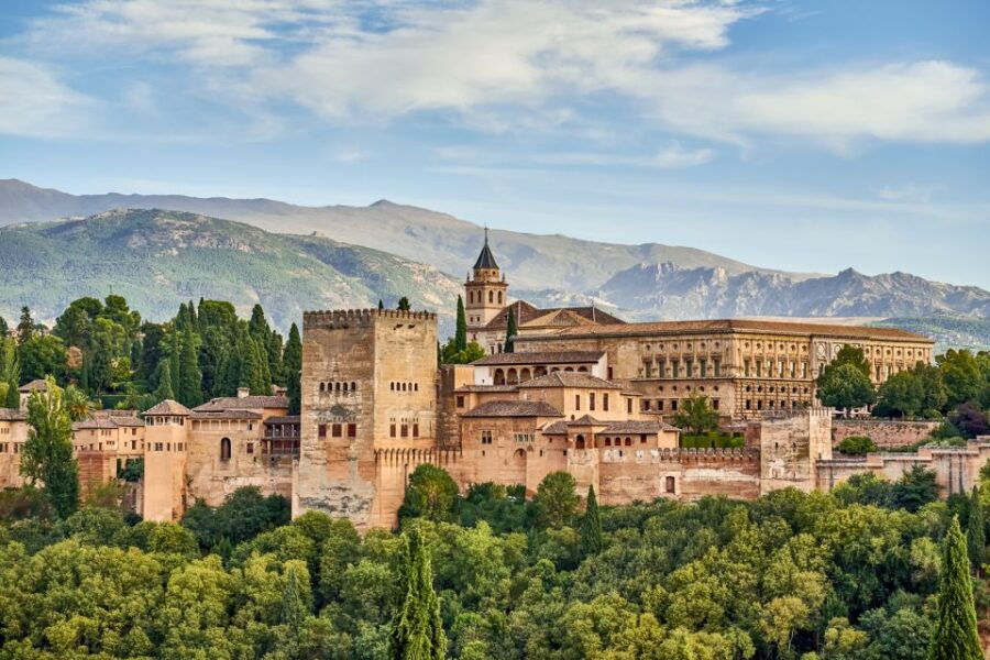 Granada: Alhambra Guided Tour and Flamenco Show - Good To Know