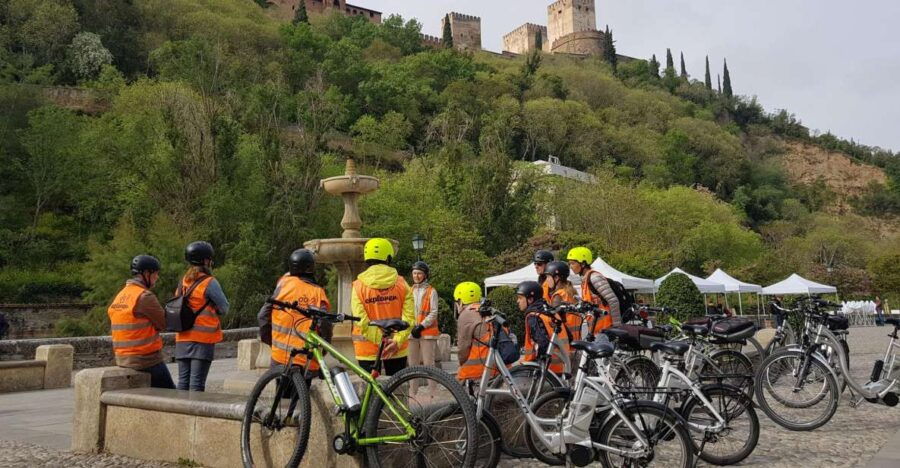 Granada: Electric Bike Rental for 4 or 8 Hours