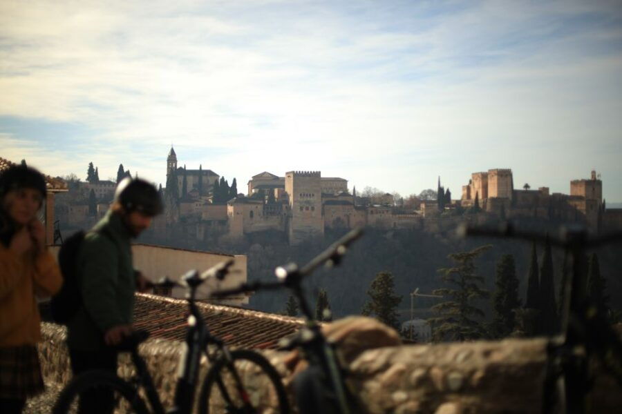 Granada: Highlights Tour by Electric Bike With Tapas Break
