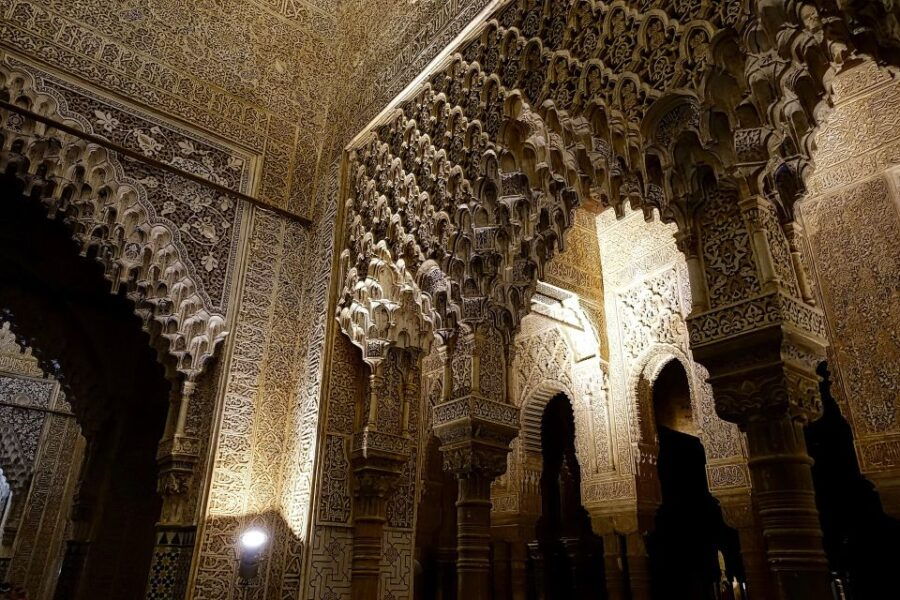 Granada: Night Visit to the Alhambra & Nasrid Palaces