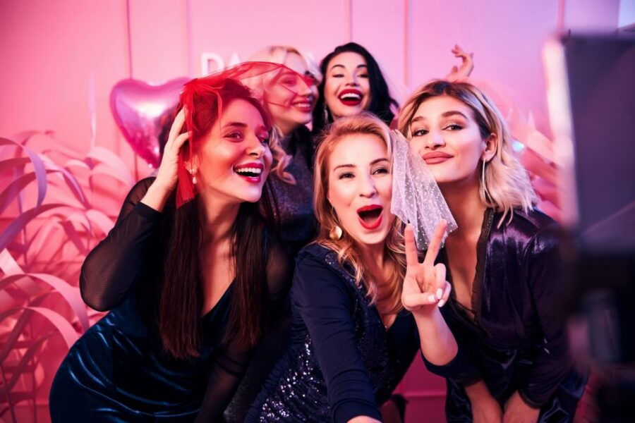 Grenoble : Bachelorette Party Outdoor Smartphone Game - Good To Know