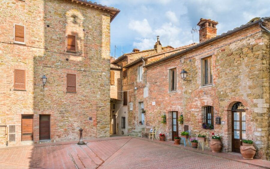 Gubbio: Private Walking Tour and Food Tasting