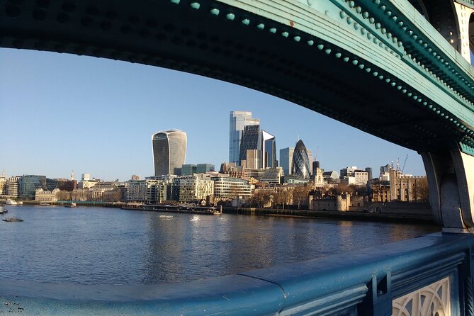 Guided Sightseeing Tour of London While Running and Dancing - Good To Know