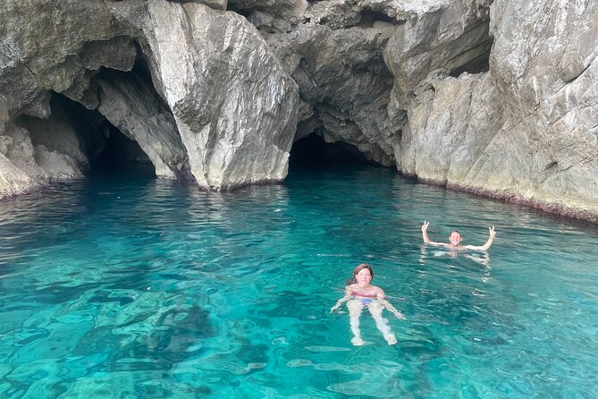 Half Day by Boat to Capri in the Gastronomic Tradition