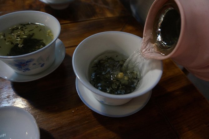Half-Day Walking Tour With Local Market Trip and Vegetarian Lunch in Nunnery