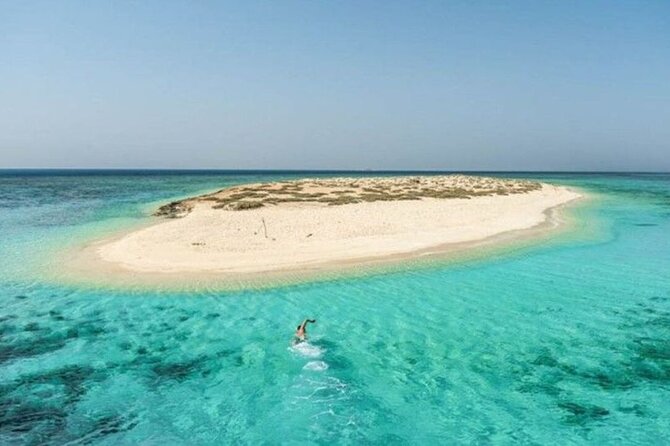 Hamata and Qulaan Islands Boat Tour With 3 Stops Snorkeling and Lunch