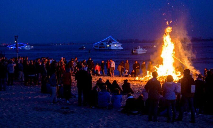 Hamburg: Easter Bonfire and Light Cruise on Easter Saturday