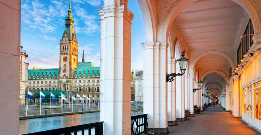 Hamburg: Self-guided Smartphone Old Town Tour