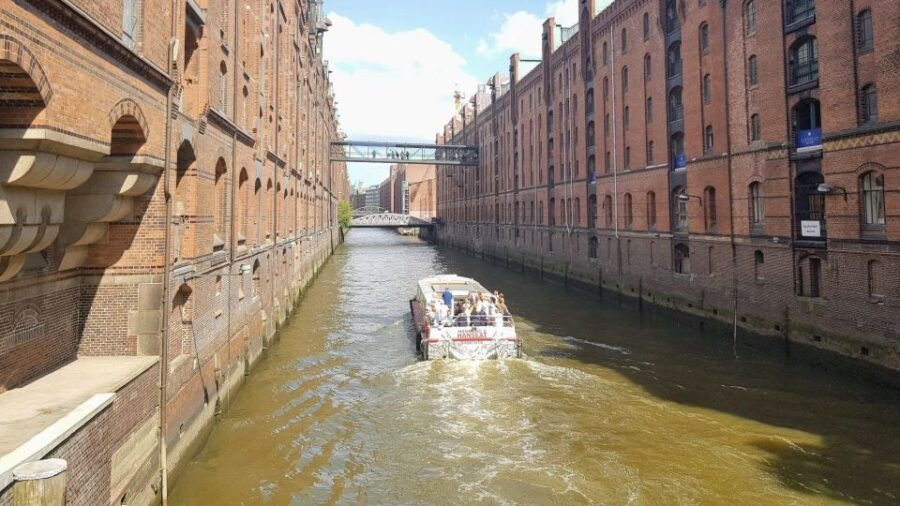 Hamburg: Self-Guided Tour of Hafencity and Speicherstadt
