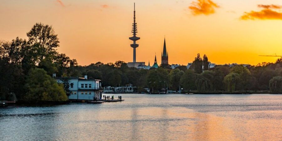 Hamburg: Self-Guided Walking or Bike Tour Around the Alster