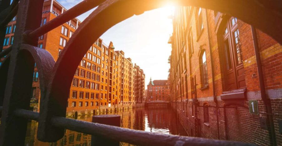 Hamburg: Speicherstadt Historical Guided Walking Tour