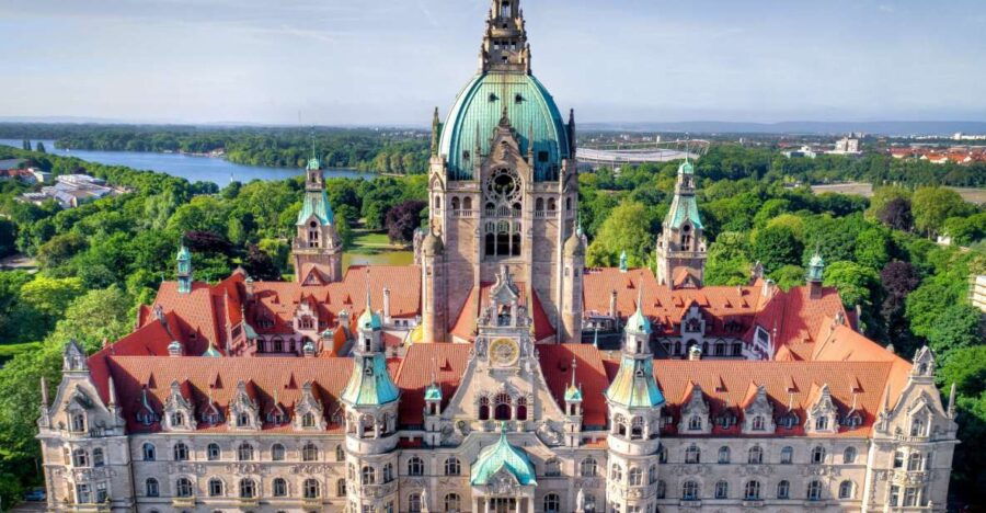 Hannover: New Town Hall Guided Walking Tour - Good To Know