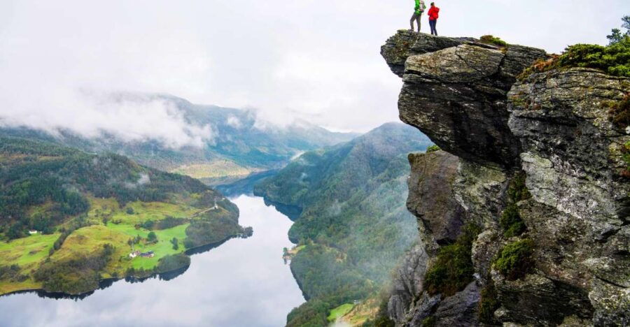Haugesund: Guided Hike to Himakånå (Mini Trolltunga)