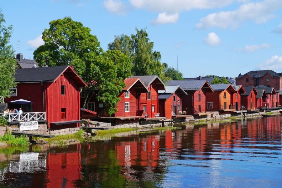 Helsinki: Helsinki & Porvoo Private City Tour by Luxury Car