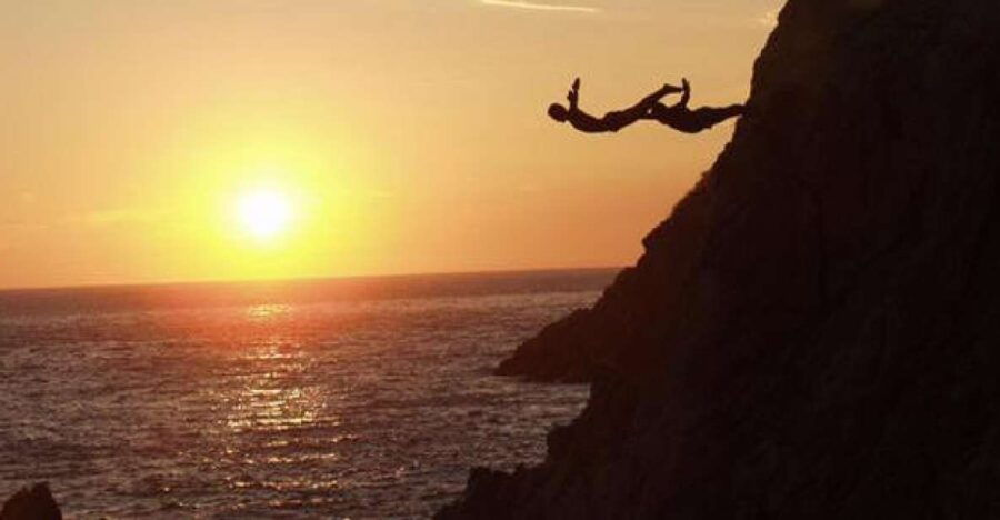 High Cliff Divers by Night With Dinner From Acapulco - Good To Know