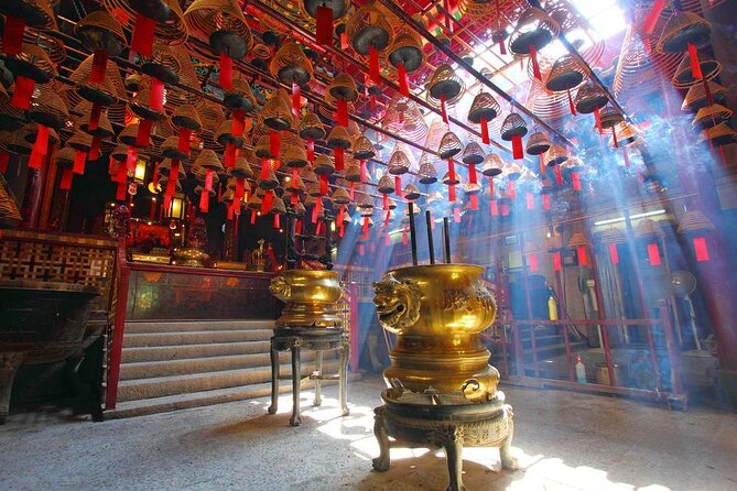 Highlights & Hidden Gems With Locals: Best of Hong Kong Private Tour
