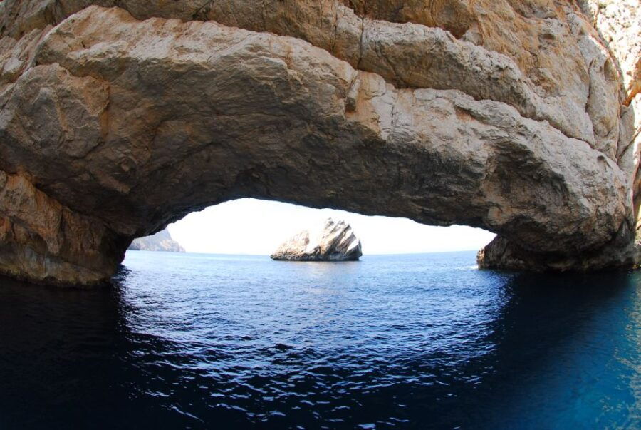 Ibiza: Private Beach and Cave Speedboat Tour