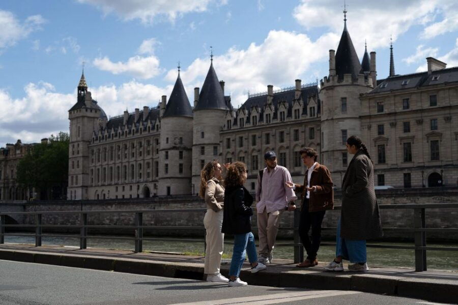 Île De La Cité Walking Tour: Discover Paris' Birthplace - Good To Know