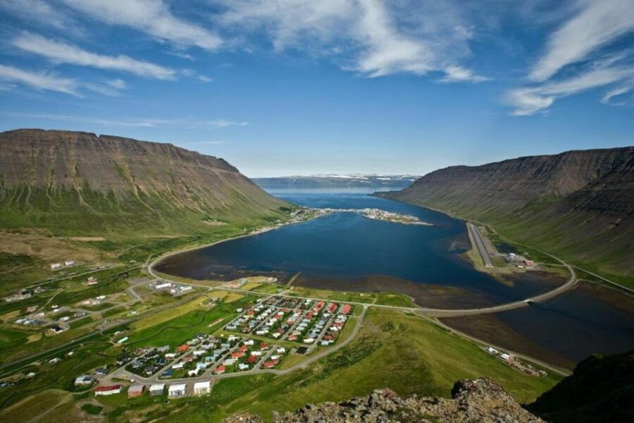 Isafjordur: Hop-on Hop-off Shuttle Bus Ticket