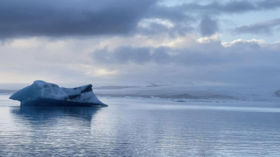 Jökulsárlón Floating Glacier & Diamond Beach Day Tour