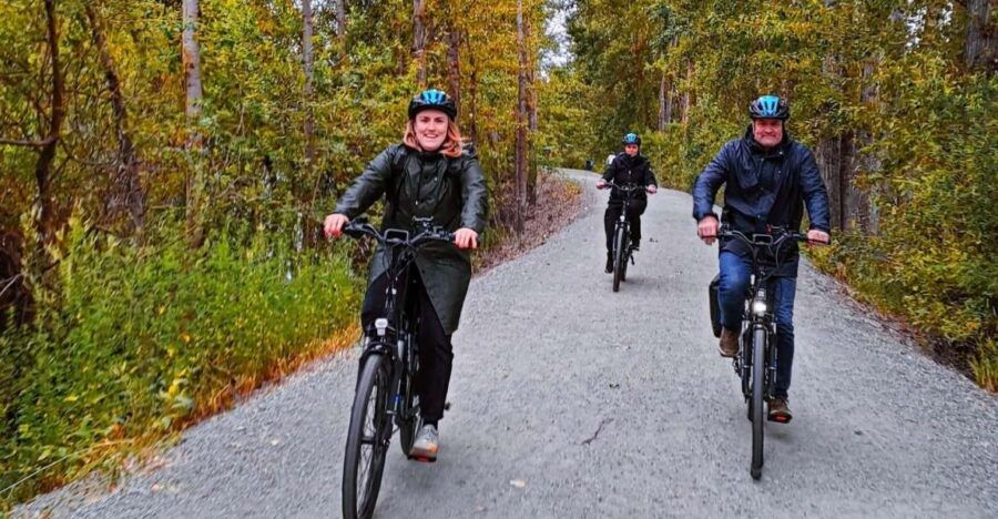 Kelowna: E-Bike Ride and Axe Throwing Adventure