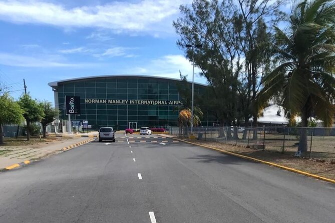 Kingston Roundtrip Airport Taxi Transfer to RIU Ocho Rios & Moon Palace Hotels - Good To Know