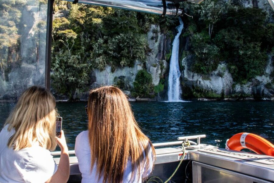 Kinloch: Lake Taupo Catamaran Cruise With Paddleboarding