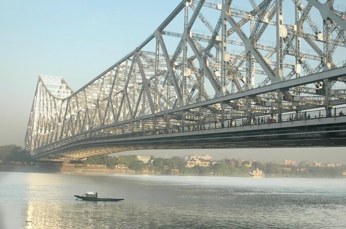Kolkata Tour in Private Car With Guide & Lunch for Immersive Cultural Experience