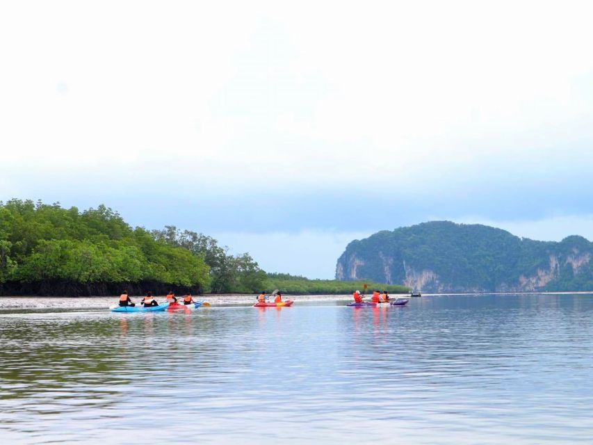 Krabi: Kayaking Tour to Ao Thueak Lagoon With Lunch