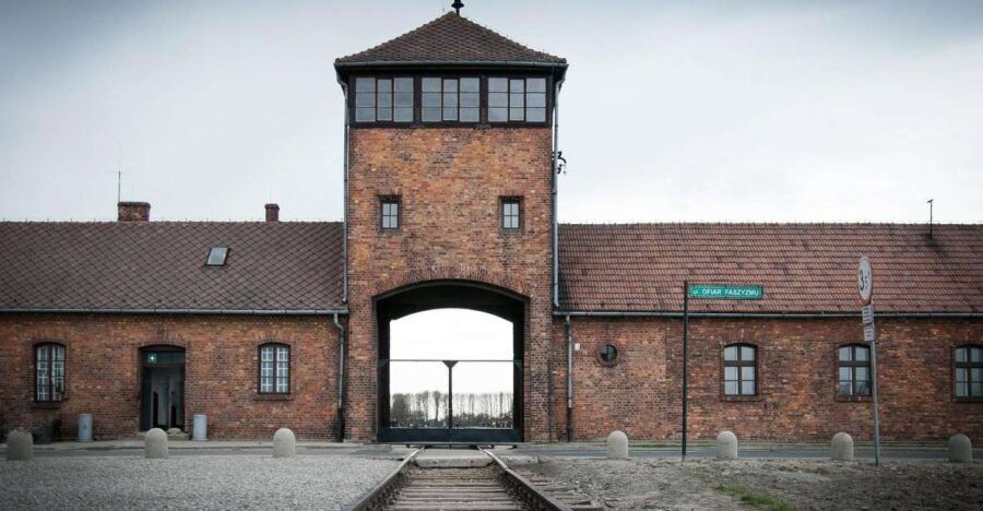 Krakow: Auschwitz-Birkenau and Salt Mine Full–Day Tour - Good To Know