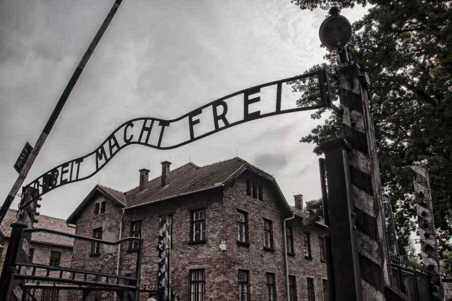 Kraków: Auschwitz-Birkenau and Wieliczka Salt Mine Day Trip