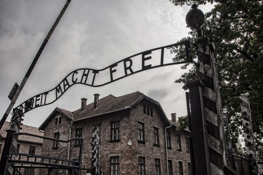 Kraków: Auschwitz-Birkenau Guided Tour & Private Transport - Good To Know