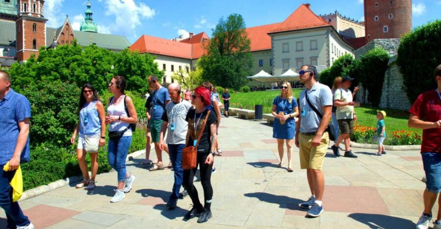 Krakow: Wawel Castle Guided Tour With Entry Tickets - Good To Know
