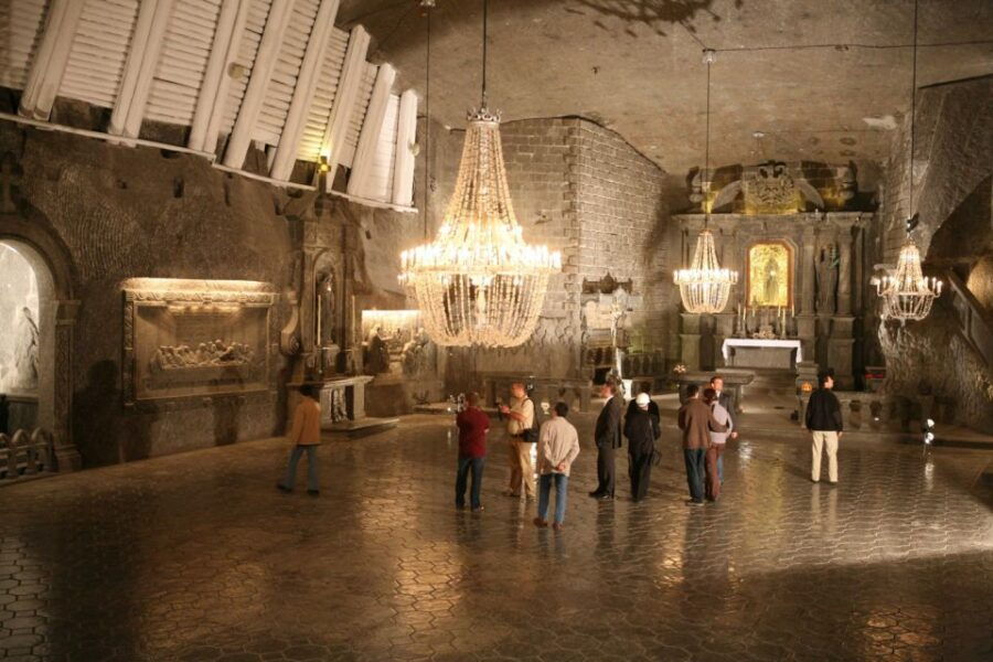 Krakow: Wawel Hill, Schindler's Museum, Kazimierz, Wieliczka - Good To Know